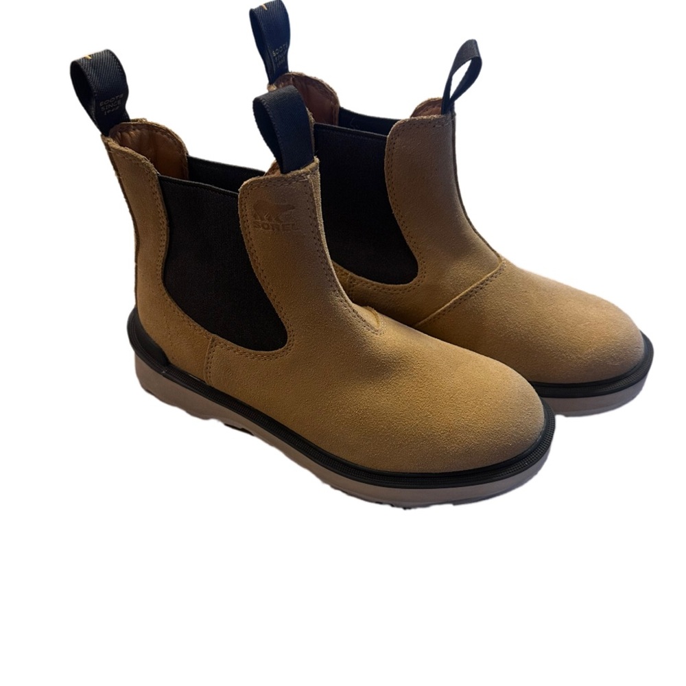 Sorel Women’s Chelsea Boots in Tan and Black